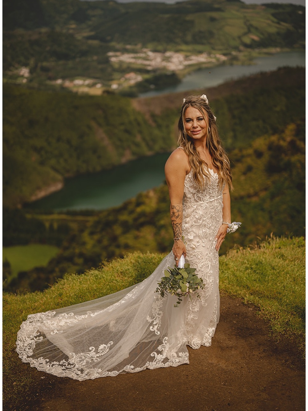 VOW’D size 8 -Lace Strapless Bridal Gown with Sheer Embroidered Train - Ivory